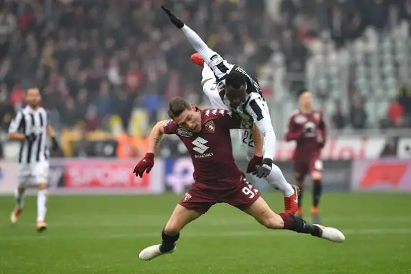 I bianconeri vincono con il minimo scarto, polemiche per un presunto fallo nell'azione che ha portato alla rete decisiva.