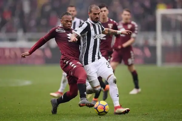I bianconeri vincono con il minimo scarto, polemiche per un presunto fallo nell'azione che ha portato alla rete decisiva.