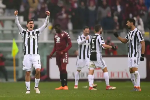 I bianconeri vincono con il minimo scarto, polemiche per un presunto fallo nell'azione che ha portato alla rete decisiva.