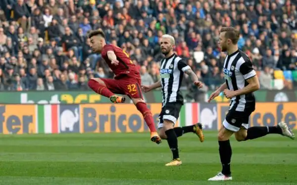 La Roma supera per 2-0 l'Udinese alla Dacia Arena nel primo anticipo del sabato della venticinquesima giornata di serie A.
