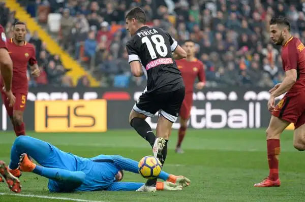 La Roma supera per 2-0 l'Udinese alla Dacia Arena nel primo anticipo del sabato della venticinquesima giornata di serie A.