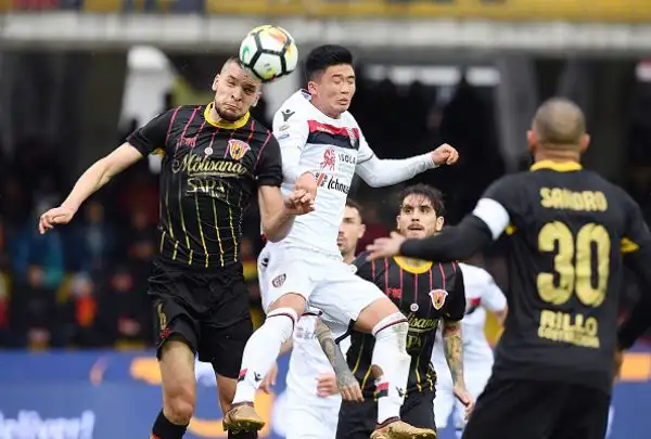 Vittoria pesantissima del Cagliari a Benevento, maturata con due reti oltre il 90'. Stregoni verso la serie B.