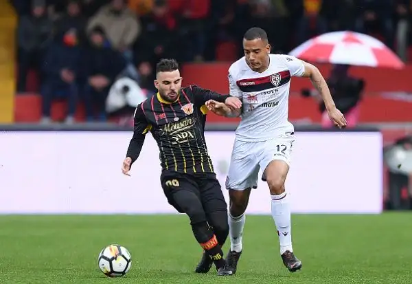 Vittoria pesantissima del Cagliari a Benevento, maturata con due reti oltre il 90'. Stregoni verso la serie B.