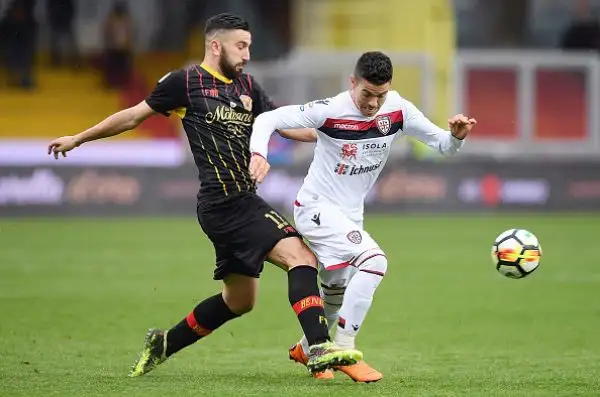 Vittoria pesantissima del Cagliari a Benevento, maturata con due reti oltre il 90'. Stregoni verso la serie B.