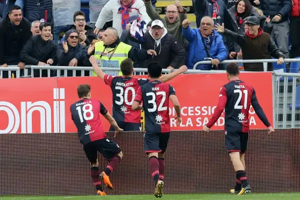Dopo il gol di testa di Pavoletti, l'autorete di Ceppitelli e il rigore di Barella è arrivato lo straordinario pareggio di tacco di Immobile per il pareggio finale.