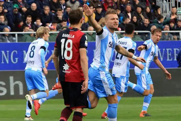 Dopo il gol di testa di Pavoletti, l'autorete di Ceppitelli e il rigore di Barella è arrivato lo straordinario pareggio di tacco di Immobile per il pareggio finale.