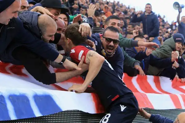 Dopo il gol di testa di Pavoletti, l'autorete di Ceppitelli e il rigore di Barella è arrivato lo straordinario pareggio di tacco di Immobile per il pareggio finale.