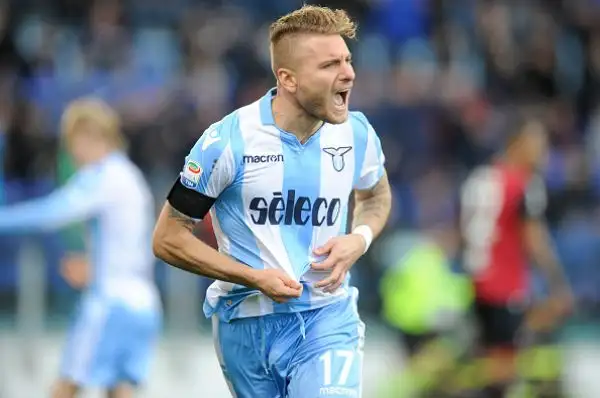 Dopo il gol di testa di Pavoletti, l'autorete di Ceppitelli e il rigore di Barella è arrivato lo straordinario pareggio di tacco di Immobile per il pareggio finale.