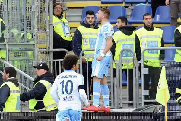 Dopo il gol di testa di Pavoletti, l'autorete di Ceppitelli e il rigore di Barella è arrivato lo straordinario pareggio di tacco di Immobile per il pareggio finale.