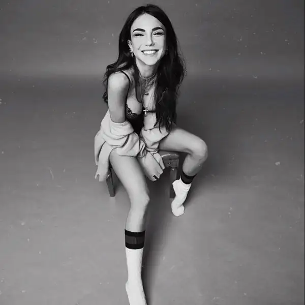 Chiara Biasi, professione influencer. La bella ragazza è stata a lungo compagna del calciatore ex Juve Simone Zaza. In tanti la apprezzano sui social: su Instagram può contare su poco meno di 2 milion