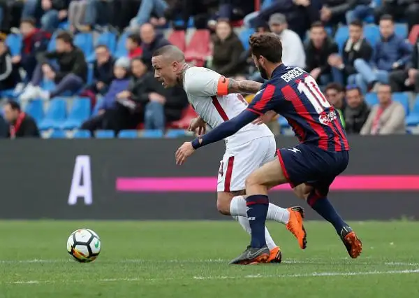 El Shaarawy e Nainggolan blindano il terzo posto della Roma, Crotone ko.