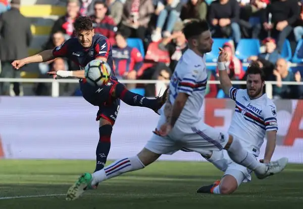 La Samp crolla sul campo del Crotone: doppietta di Trotta, gol di Stoian che ribatte un rigore sbagliato dallo stesso Trotta, rete di Duvan Zapata e pasticcio tra Silvestre e Viviano per il 4-1 finale