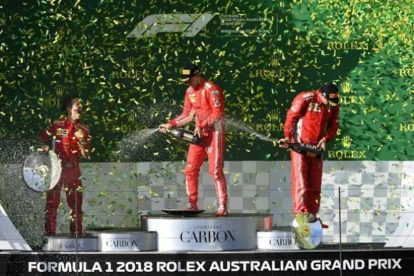 Grazie a una gara magistrale e a una strategia perfetta il tedesco è riuscito a battere Hamilton e a vincere il GP d'Australia, terzo Raikkonen.