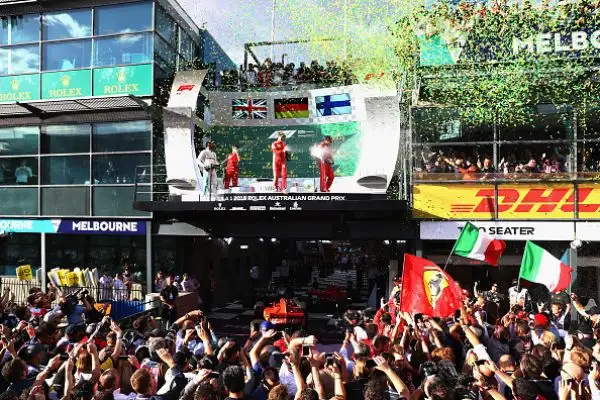 Grazie a una gara magistrale e a una strategia perfetta il tedesco è riuscito a battere Hamilton e a vincere il GP d'Australia, terzo Raikkonen.