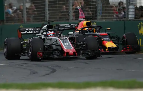 Grazie a una gara magistrale e a una strategia perfetta il tedesco è riuscito a battere Hamilton e a vincere il GP d'Australia, terzo Raikkonen.