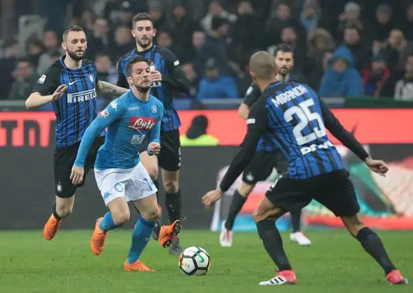 Al Meazza diverse occasioni per la squadra di Sarri, con un palo colpito da Skriniar. Ora la Juve è capolista della Serie A.