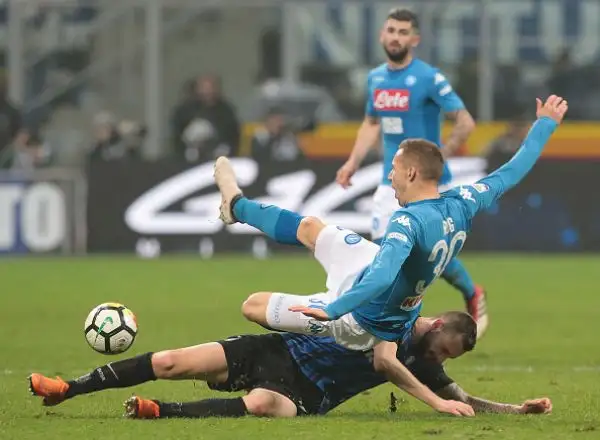 Al Meazza diverse occasioni per la squadra di Sarri, con un palo colpito da Skriniar. Ora la Juve è capolista della serie A.