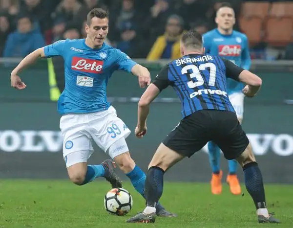 Al Meazza diverse occasioni per la squadra di Sarri, con un palo colpito da Skriniar. Ora la Juve è capolista della Serie A.