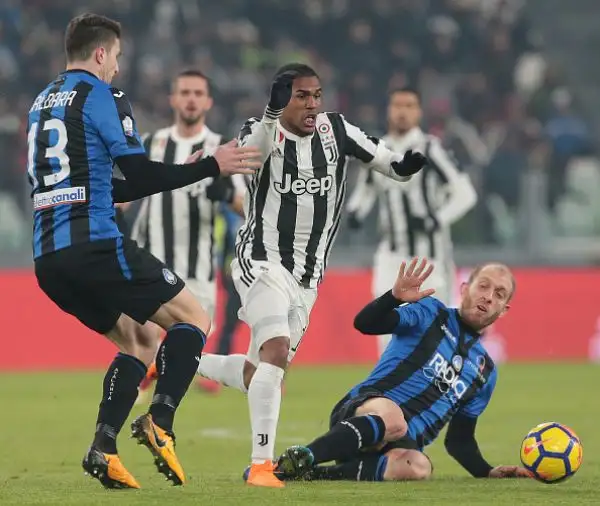 Decide un rigore di Pjanic, a Gasperini non riesce la rimonta: Gomez colpisce un palo clamoroso.