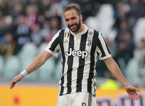 Nel recupero della 26esima giornata gli uomini di Allegri conquistano i 3 punti con un gol per tempo: al 29’ Higuain insacca in contropiede; all’81’ la chiude Matuidi su assist dello 'Pipita'.