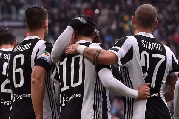 Con una doppietta di Dybala la Vecchia Signora batte l'Udinese. Sull'1-0 Higuain sbaglia un altro rigore.