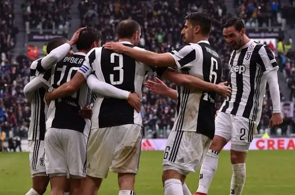 Con una doppietta di Dybala la Vecchia Signora batte l'Udinese. Sull'1-0 Higuain sbaglia un altro rigore.