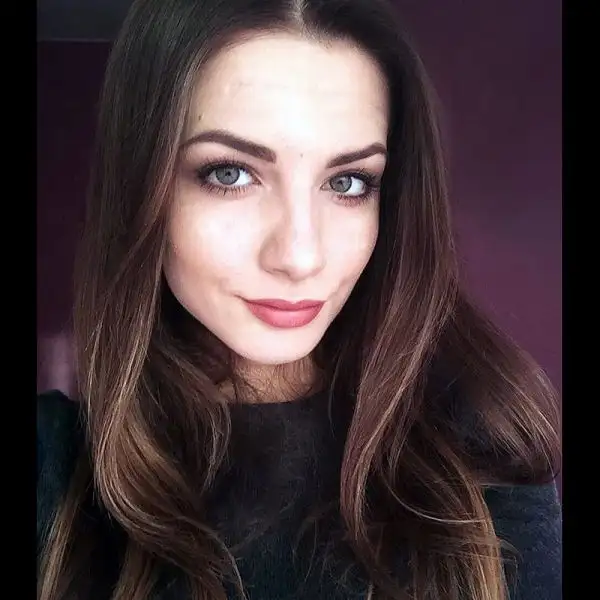 La studentessa-arbitro di 21 anni sta spopolando in rete.