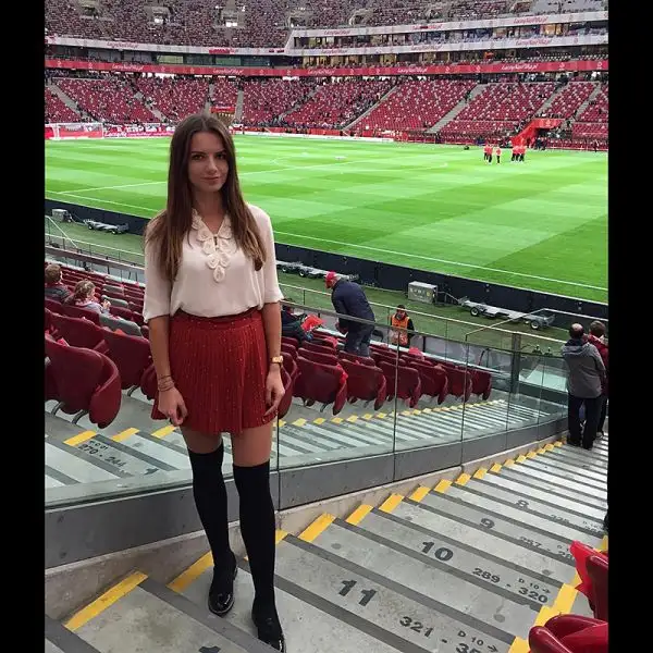 La studentessa-arbitro di 21 anni sta spopolando in rete.