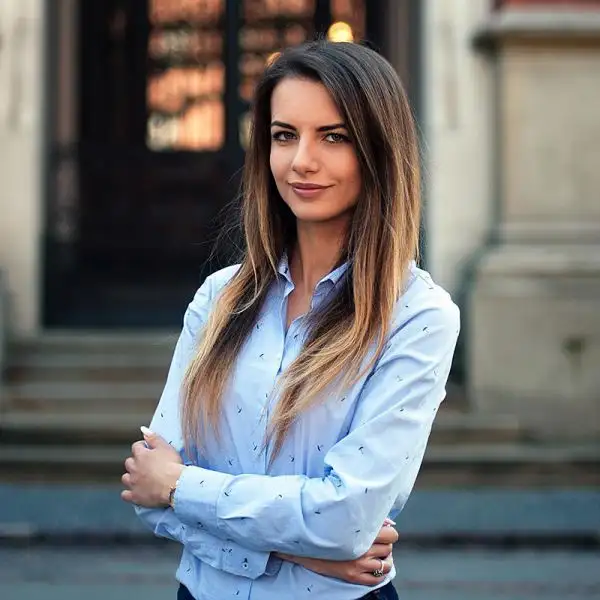 La studentessa-arbitro di 21 anni sta spopolando in rete.