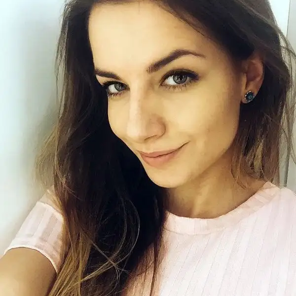 La studentessa-arbitro di 21 anni sta spopolando in rete.