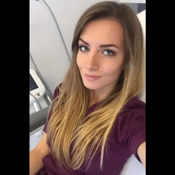 La studentessa-arbitro di 21 anni sta spopolando in rete.