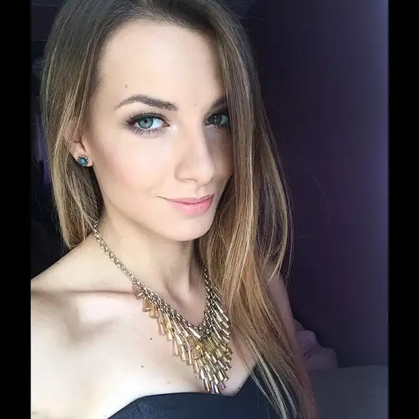 La studentessa-arbitro di 21 anni sta spopolando in rete.