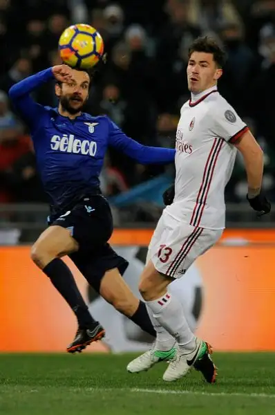 All'Olimpico succede di tutto, l'equilibrio lo spezza Romagnoli dal dischetto dopo lo 0-0 del 120'.