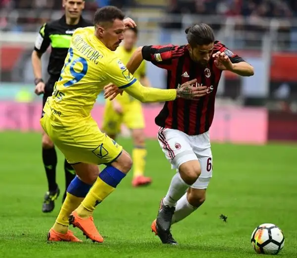 Partita in altalena per i rossoneri, che si sono trovati in svantaggio all'intervallo dopo l'1-0 iniziale di Calhanoglu. Gol decisivo di André Silva.