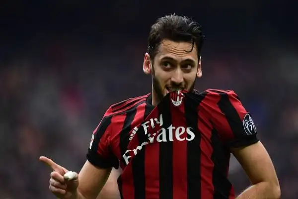 Partita in altalena per i rossoneri, che si sono trovati in svantaggio all'intervallo dopo l'1-0 iniziale di Calhanoglu. Gol decisivo di André Silva.