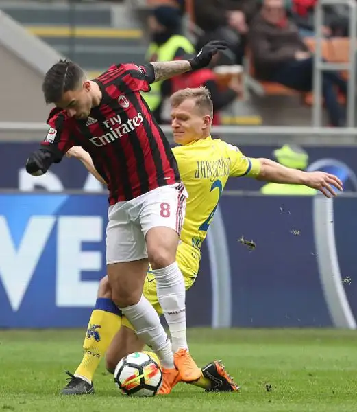 Partita in altalena per i rossoneri, che si sono trovati in svantaggio all'intervallo dopo l'1-0 iniziale di Calhanoglu. Gol decisivo di André Silva.