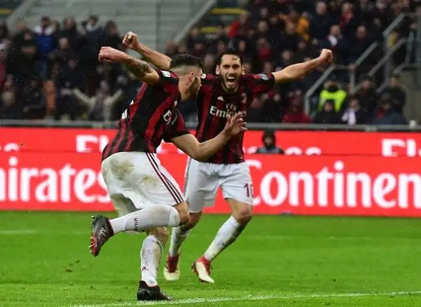 Partita in altalena per i rossoneri, che si sono trovati in svantaggio all'intervallo dopo l'1-0 iniziale di Calhanoglu. Gol decisivo di André Silva.