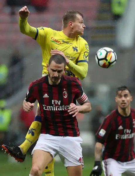 Partita in altalena per i rossoneri, che si sono trovati in svantaggio all'intervallo dopo l'1-0 iniziale di Calhanoglu. Gol decisivo di André Silva.