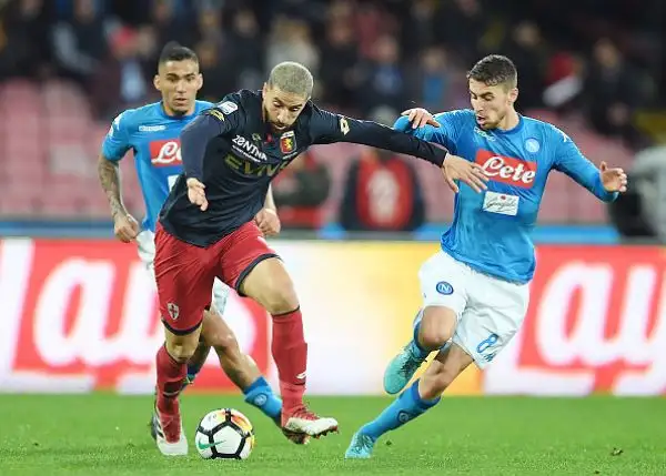 Gara sofferta per la squadra di Sarri, che segna su corner e si riporta a due punti dal primo posto.
