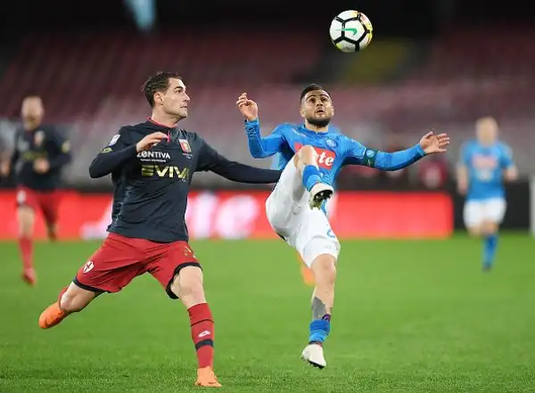 Gara sofferta per la squadra di Sarri, che segna su corner e si riporta a due punti dal primo posto.