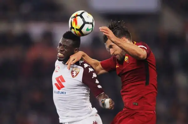 Dopo il commovente ricordo di Astori nel pre-gara, la squadra di Di Francesco dilaga nella ripresa con i gol di Manolas, De Rossi e Pellegrini.