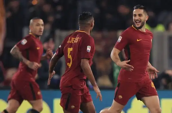 Dopo il commovente ricordo di Astori nel pre-gara, la squadra di Di Francesco dilaga nella ripresa con i gol di Manolas, De Rossi e Pellegrini.