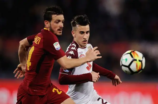 Dopo il commovente ricordo di Astori nel pre-gara, la squadra di Di Francesco dilaga nella ripresa con i gol di Manolas, De Rossi e Pellegrini.