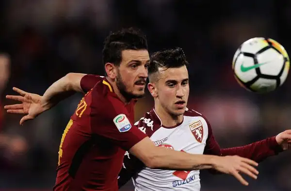 Dopo il commovente ricordo di Astori nel pre-gara, la squadra di Di Francesco dilaga nella ripresa con i gol di Manolas, De Rossi e Pellegrini.