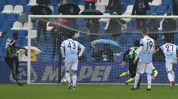 Al Mapei Stadium ospiti avanti con Antenucci, pareggio su rigore di Babacar, Meret para un secondo rigore per i neroverdi, affidato a Politano.