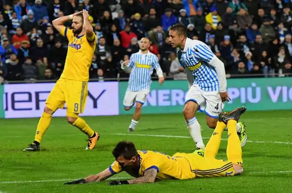 Si ferma dopo 12 vittorie consecutive la corsa dei bianconeri in campionato: al "Mazza" finisce 0-0.