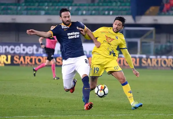 Un sinistro di Caracciolo su assist di Verde regala il derby all'Hellas che si riporta ad un solo punto dalla zona salvezza e a tre dal Chievo.