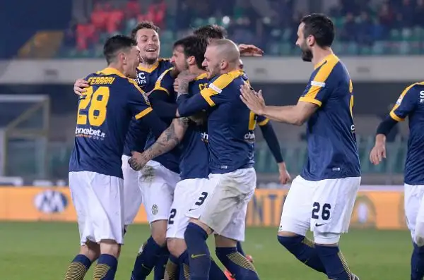 Un sinistro di Caracciolo su assist di Verde regala il derby all'Hellas che si riporta ad un solo punto dalla zona salvezza e a tre dal Chievo.