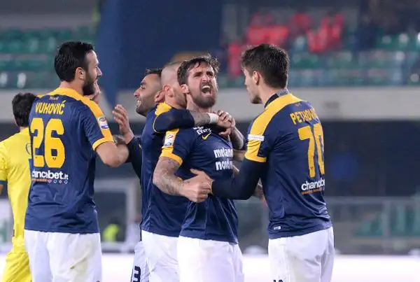 Un sinistro di Caracciolo su assist di Verde regala il derby all'Hellas che si riporta ad un solo punto dalla zona salvezza e a tre dal Chievo.