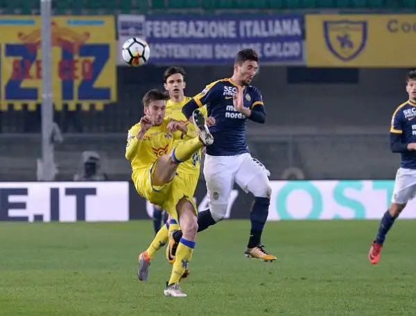Un sinistro di Caracciolo su assist di Verde regala il derby all'Hellas che si riporta ad un solo punto dalla zona salvezza e a tre dal Chievo.